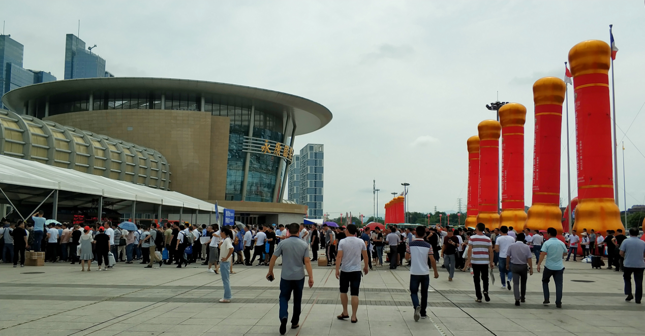 悟空体育体育智能指纹锁和智能家居系统亮相中国门博会